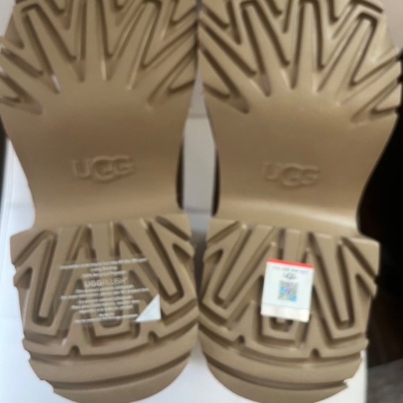 UGG Women’s Classic Twin Seam New Heights Boot - Picture 7 of 12